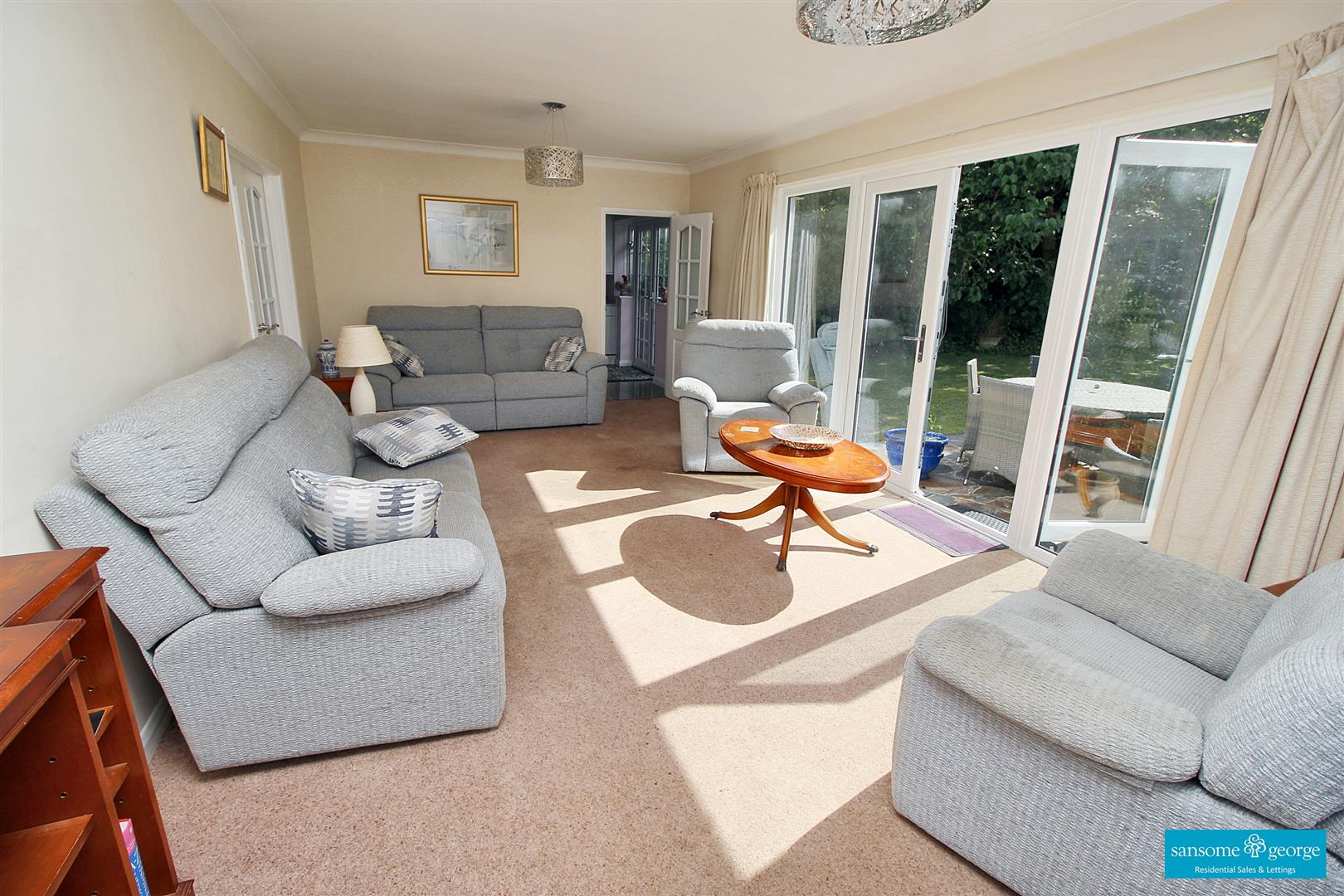 3 bed property in Longleat Drive, Tilehurst